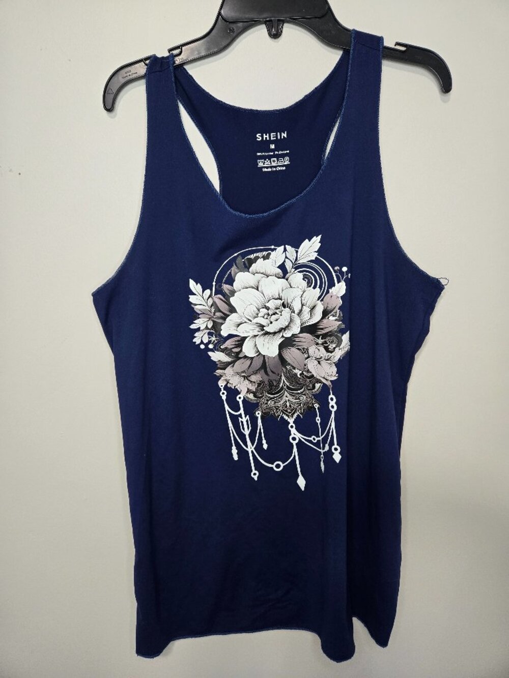 Shein Medium women's navy blue floral racer back tank top